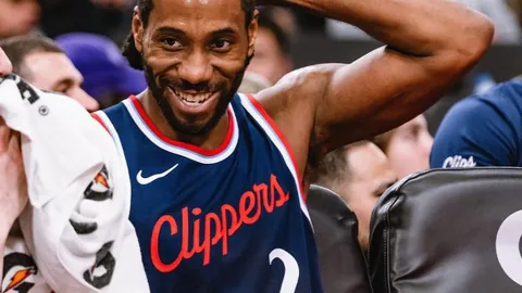 国足与澳大利亚激战主场，7万球迷观战创中国足球观赛新高